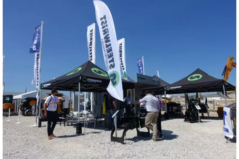 Am Stand von Steelwrist UK gab es jede Menge Tiltrotatoren, Schnellwechsler und Anbaugeräte für Bagger zu bestaunen.