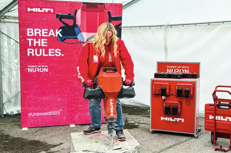 Akkupower ohne Kompromisse. Die nächste Nuron Akku-Generation soll noch mehr Leistung und Laufzeit bringen – auch für schweres Gerät. Was möglich ist, durften die Unboxed-Teilnehmer selbst ausprobieren. Quelle: Tobias Kiehstaller
