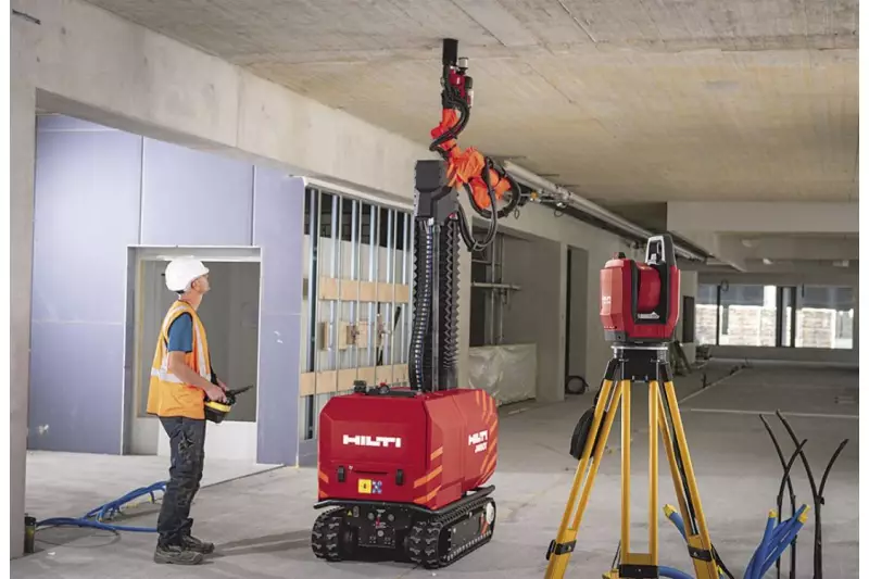 Referenziert wird Jaibot von der Robotik Totalstation PLT 300.