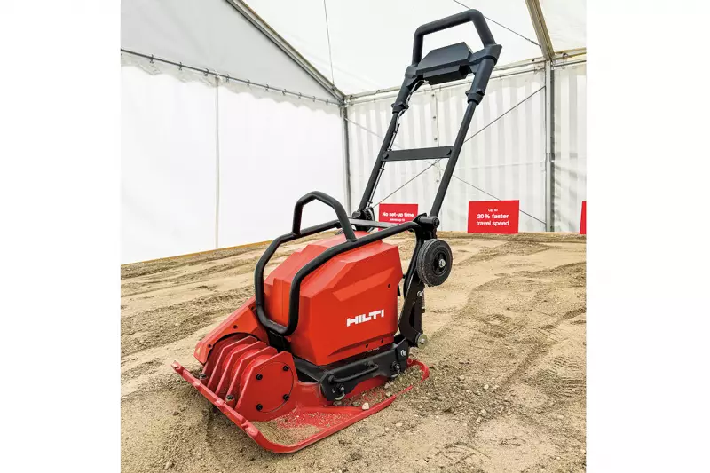 Hilti baut das Segment an Akku-Geräten konsequent aus. Die neuen Nuron-Akkus liefern genug Leistung für größeres Gerät wie diese Rüttelplatte, die als Prototyp zu sehen war. Quelle: Tobias Kiehstaller
