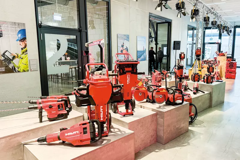 Ein Akku-System für alles. Über 70 verschiedene Werkzeuge lassen sich mit dem Nuron 22-V-Akku von Hilti betreiben. Quelle: Tobias Kiehstaller
