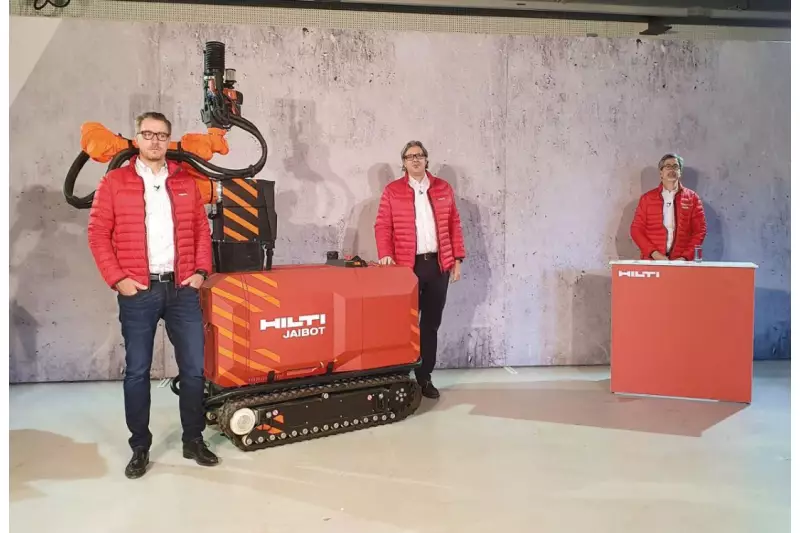 Am 24. November 2020 veranstaltete Hilti ein Online Pressegespräch mit (v.r.) Jahangir Doongaji, Mitglieder Konzernleitung der Hilti Gruppe, Ruediger Wagner, Head of Open Technology and Robotics, sowie Joachim Urs Müller, Leiter Engineering Hilti Deutschland.