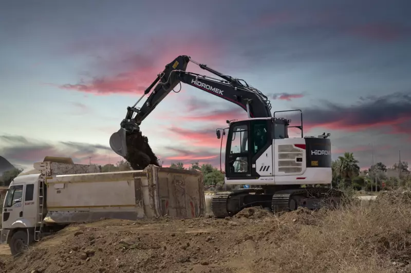 Hidromek präsentiert auf der CONEXPO-CON/AGG 2026 in Las Vegas neun Maschinen aus den Produktbereichen Baggerlader, Raupenbagger und Radlader. Gezeigt werden unter anderem die Baggerlader HMK 62 SS sowie HMK 102 B Alpha und Canopy, mehrere Raupenbagger der H4-Serie von HMK 145 LC SR bis HMK 360 LC und der schwere Radlader HMK 635 WL.