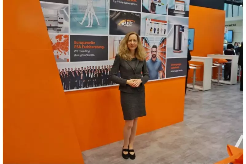 Versorgungssicherheit, ergonomische Arbeitsplätze und die europaweite PSA Fachberatung waren zentrale Themen bei der Hoffmann SE. Uns empfing Marion Schwenk, Public Relations Manager.