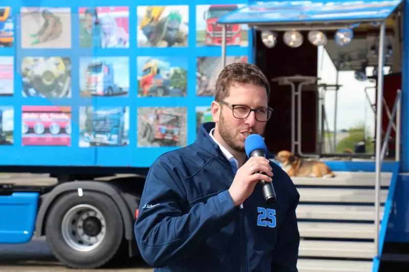 Marcel Schoch bei der Moderation der Vorführung.