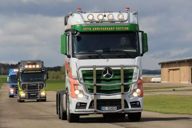 Der Mercedes Benz, Actros. HS-Schoch liefert für den Konzern Original Edelstahlzubehör.