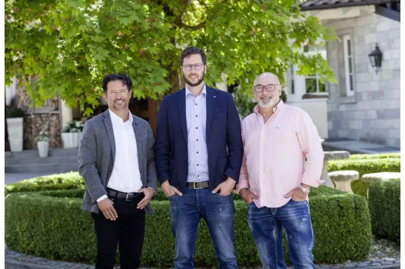 Die Geschäftsführung der HS-Schoch Baumaschinen Gruppe: (v.l.) Carsten-Michael Obrecht, Marcel Schoch und Firmengründer Hermann Schoch.