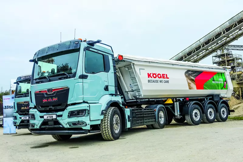 Erfolgreiches Gespann: Der MAN eTGS 4×2 BL SA mit 400 kW (544 PS) zeigte in Kombination mit dem Kögel-Muldenkipper, dass lokal emissionsfreie Antriebe auch im Baustelleneinsatz überzeugen. Quelle: Treffpunkt.Bau

