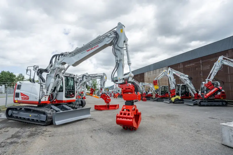 Huppenkothen präsentiert den neuen 16-Tonnen-Raupenbagger TB3150 von Takeuchi.