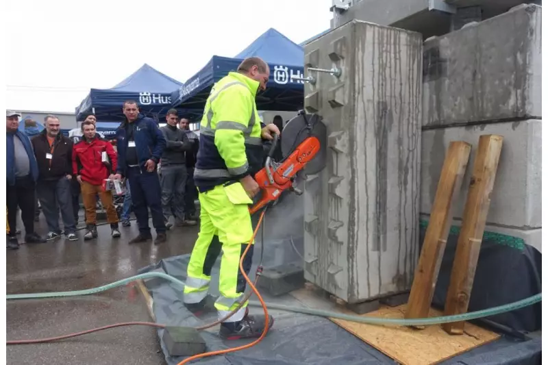 Handlichkeit, Leistungsstärke und Praxistauglichkeit werden am besten selbst überprüft: So erhielten die restlichen Besucher durch Thomas Lüscher gleich eine wirkungsvolle Demonstration.