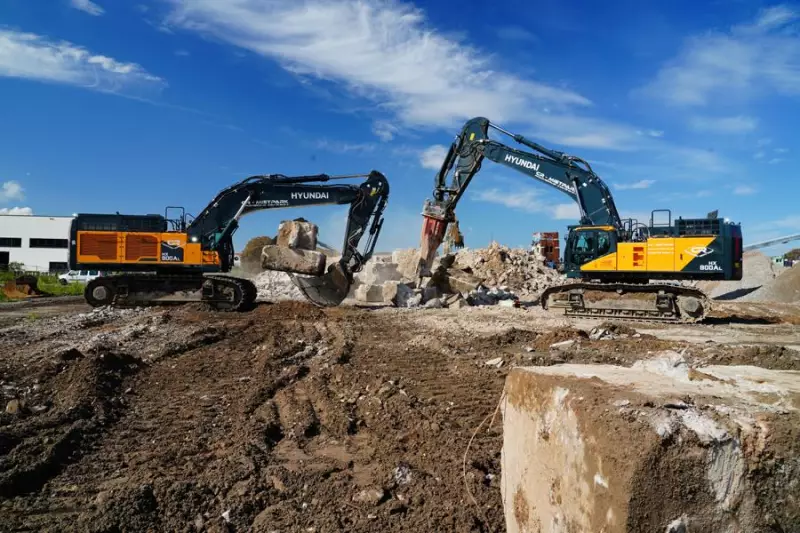 Die beiden von CR-Rental an Manns vermieteten Hyundai HX800AL „in trauter
Zweisamkeit“.
