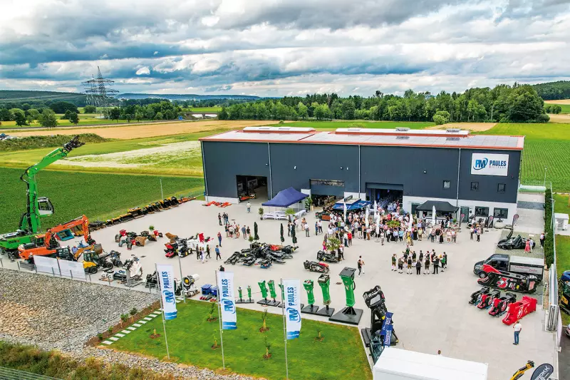 In nur fünf Jahren wurde das Tochterunternehmen erwachsen. Paules Mietpark residiert mit neuer Halle auf eigenem Gelände in Nachbarschaft zum Stammhaus von Hydraulik-Paule in Luhe-Wildenau. Quelle: Tobias Kiehstaller