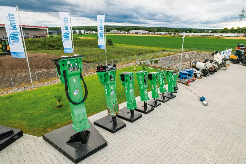 Mit Montabert arbeitet Hydraulik-Paule seit 2001 zusammen. „Nach so langer Zeit kennt man sich sehr genau, was die Zusammenarbeit fördert und viele Abläufe vereinfacht und beschleunigt. Davon profitieren natürlich auch unsere Kunden“, sagt Johann Paulus. Quelle: Tobias Kiehstaller