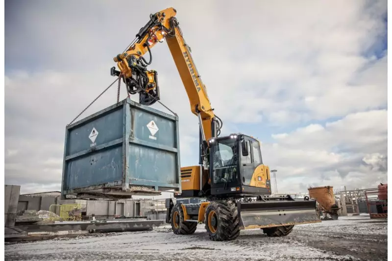 Die hohe Motor- und Hydraulikleistung der Hydrema MX-Bagger sind ideal für den Umgang mit einer Vielzahl von Werkzeugen und Zubehör. Mit branchenführenden 175 PS und mehr als 400 Liter Hydraulikfluss pro Minute verfügen sie über reichlich zusätzliche Leistung, um anspruchsvolle Aufgaben auch bei niedrigen Drehzahlen zu bewältigen.