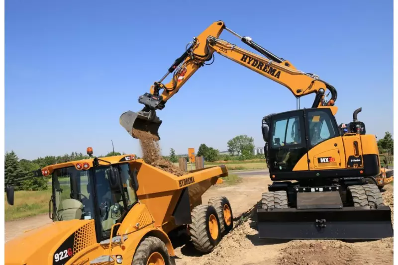 Die Citybagger von Hydrema können im Einsatz „erlebt“ werden. Zur Verfügung stehen ein MX17G und der wohl kompakteste Bagger in der 20 Tonnen – Klasse, der leistungsstarke MX20G.