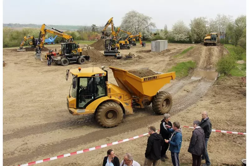 Die Musterbaustelle bot realitätsnahe Testbedingungen. Zur Verfügung standen die Dumper 707G+, 912FS und 922G, die Citybagger MX17G, MX20G, MX14G, MX18G sowie der neue 906G.