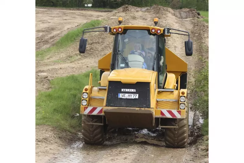 Durch seinen niedrigen Bodendruck eignet sich der 922G perfekt für den Einsatz in weichem und schlammigem Gelände.