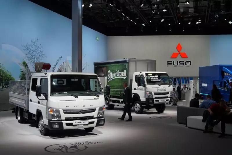 Mit dem eCanter präsentierte Fuso auf dem Daimler Messestand die dritte Generation des weltweit ersten rein elektrisch angetriebenen leichten Lkw. Damit verkündet Fuso den Start einer Kleinserie, die ab 2017 an Kunden in Europa, den USA und Japan ausgeliefert wird.