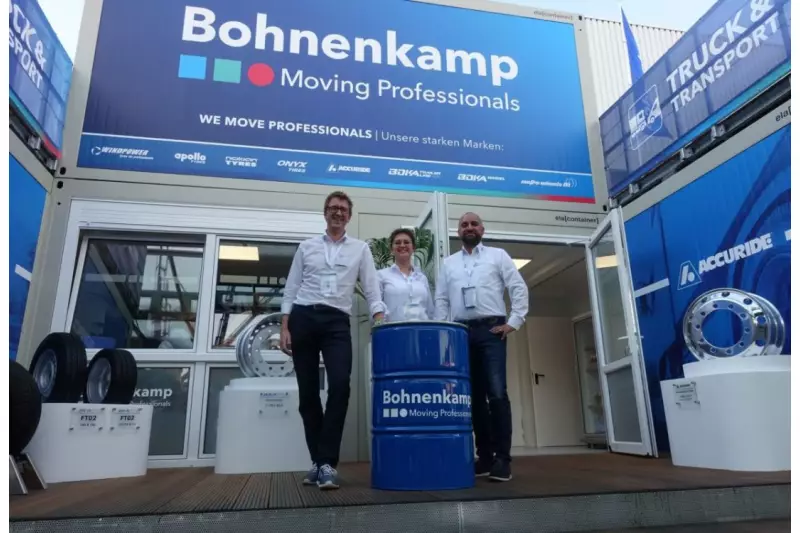 Immer gute Laune am Messestand der Firma Bohnenkamp: (v.l.) Henrik Schmudde, Leiter Marketing & Kommunikation, Regina Kolb, Marketing, und Mark Sobiech, Key Account Manager Trailer & Truck.