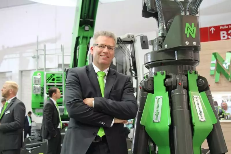 Michael Ibarth, Marketing Director Sennebogen zog nach der Bauma nochmals eine positive Bilanz zur IFAT.