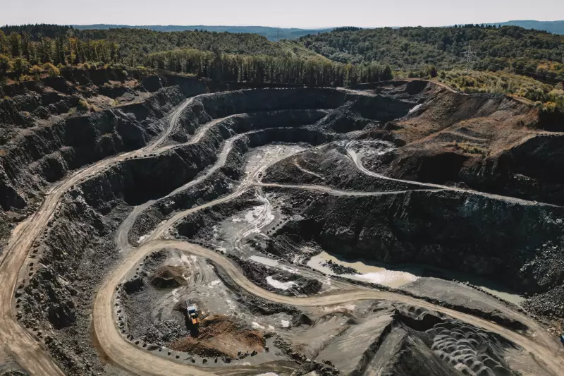  Blick in den Tagebau der HH Basalt- und Diabaswerk GmbH am Standort Oberscheld
