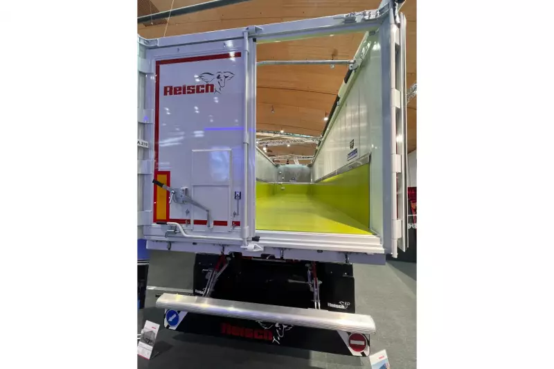 Reisch zählt zu den führenden deutschen Herstellern von Hinterkippmulden und erweitert durch die Kooperation das Angebot von SystARG um vollständige Muldenlösungen vom Verkauf bis zur Ausstattung mit „QuickSilver“-Auskleidungen.