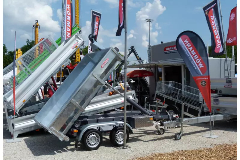 Den passenden Anhänger für jede Transportaufgabe konnten interessierte Besucher bei der Firma Wörmann aus Hebertshausen finden. Der Hersteller lockte mit zahlreichen Angeboten und Aktionen.