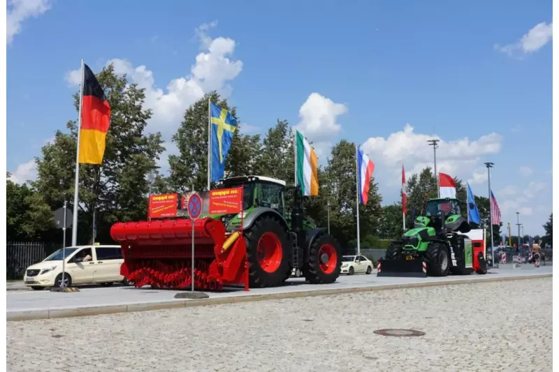 Die Interforst-Besucher wurden direkt von Fendt Traktoren mit Kamps Seppi M. Mulchern begrüßt.