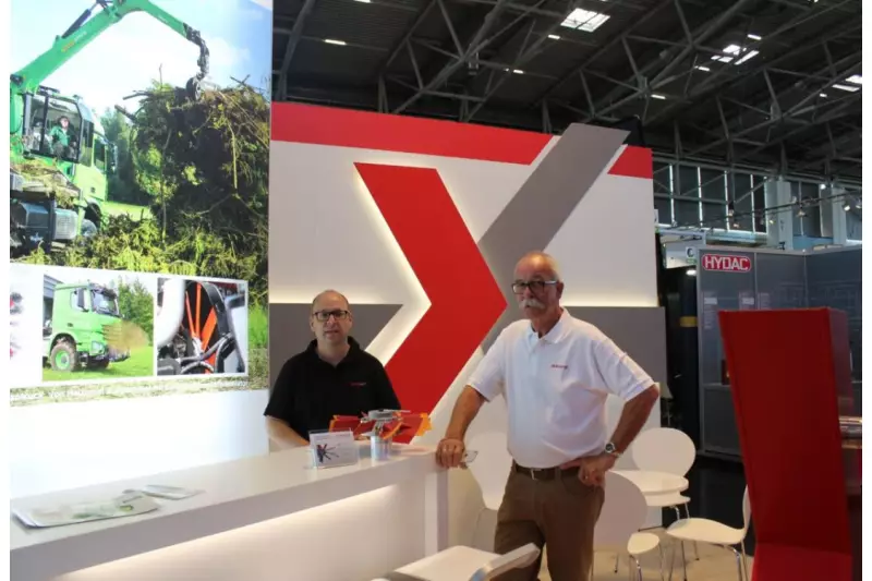 (V.l.) Bernhard Maier, Key Account Manager Cleanfix, und Bert Appelhof, Vertriebsleiter Cleanfix, präsentierten auf der Messe die neuesten Lüftungs-und Kühllösungen für Forst- und Baumaschinen.