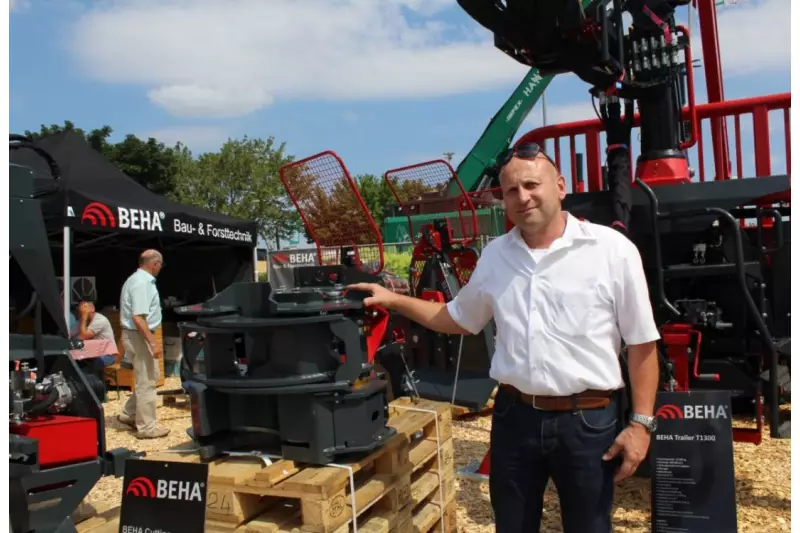 Georg Beha, Eigentümer von Georg Beha Bau- und Forsttechnik, bietet Kunden eine breite Auswahl an Ladekranen, Holzspaltern, Kreissägen, Baggermulchern, Rotatoren u. v. m.