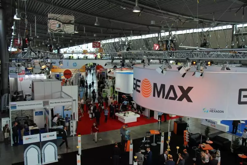 Ein Blick über die Stände der Intergeo.
Der Besucherandrang war groß.