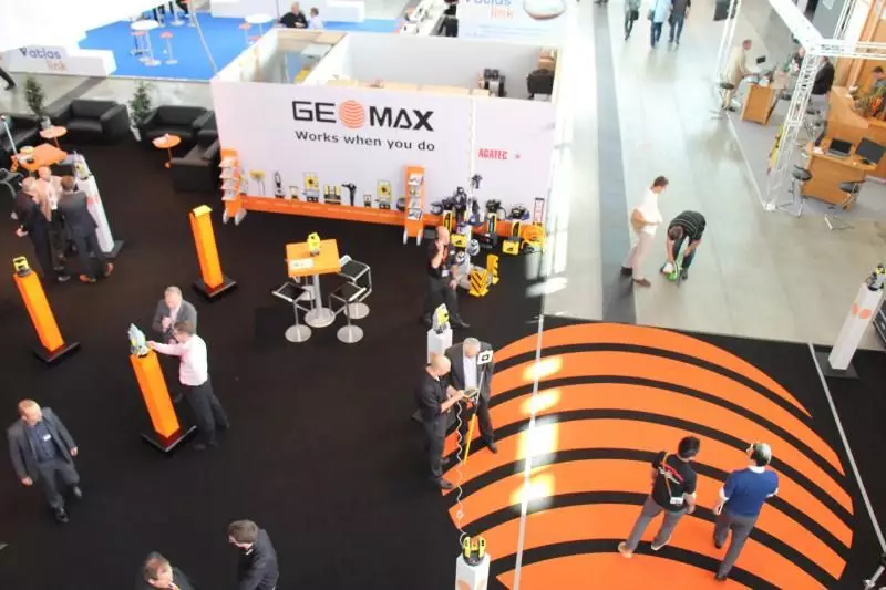 Das Unternehmen Geomax demonstrierte
an seinem Stand Qualitätsinstrumente und
-software für das Bauwesen und die Feldvermessung.