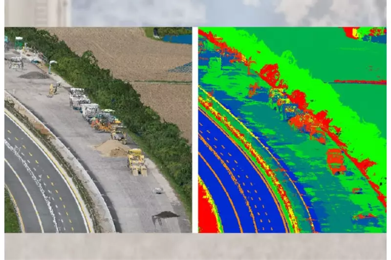 Aus der Luft aufgenommenes Baustellen-Areal (links). Die mithilfe der 3D-AI-Software klassifizierte Punktwolke zeigt einzelne Baustellen-Objekte farblich markiert.