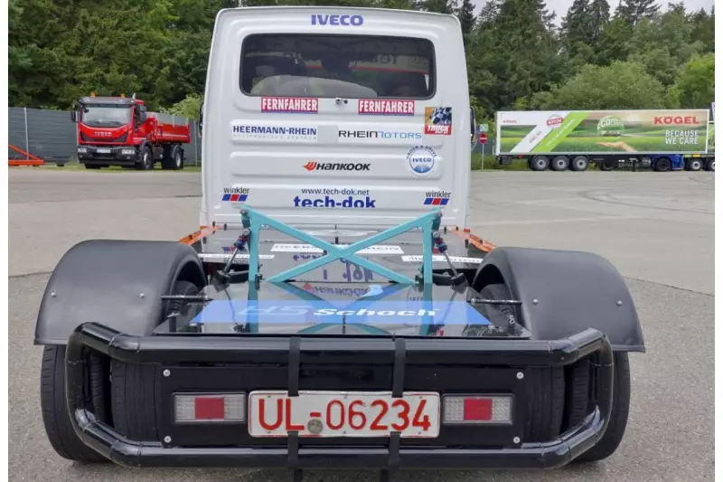 Die Nutzfahrzeuge von Iveco sind Profiwerkzeuge für anspruchsvolle Einsätze, aber auch auf der Rennstrecke beweisen sie wie gut ihre Technik extremen Bedingungen gewachsen ist. Mit ihren Fahrdaten helfen sie dem Hersteller seine Serientrucks immer weiter zu optimieren. Nicht nur deshalb engagiert sich Iveco seit Jahren aktiv im Truck-Racing-Motorsport.