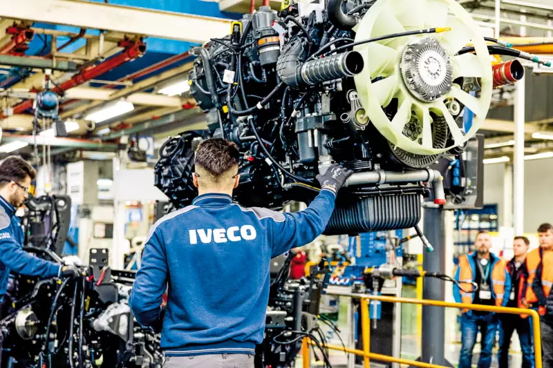 Der XC13 wurde als Multi-Fuel-Motor für Diesel, CNG/LNG und Wasserstoff konzipiert. Je nach Kraftstoff erreicht er bis zu 580 PS, eine Motorbremsleistung von 530 kW und ermöglicht – etwa im LNG-Betrieb – hohe Reichweiten bei deutlich geringerem CO2-Ausstoß. Quelle: Iveco