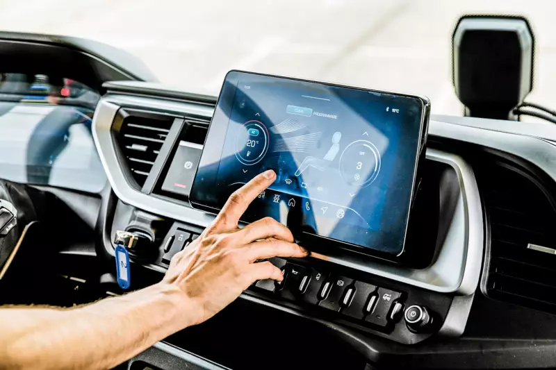 Technisch aufgewertet wurde das Fahrerhaus unter anderem durch eine neue Klimabedienung mit gleichmäßiger Luftverteilung und ein vollständig digitales 10–12“-TFT-Cockpit, das sich individuell konfigurieren lässt. Quelle: Iveco