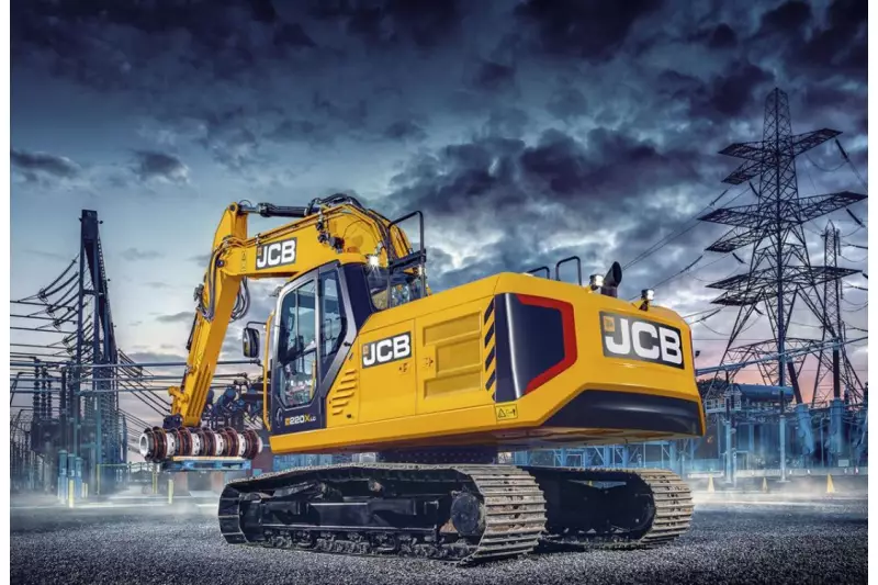 Der 220X wechselt vom „EcoMAX“ 448 Motor der Stufe IV zu einem neuen JCB „DieselMAX“ 448 Motor mit Stufe V. Dieser bringt dieselbe Leistung von 129 kW (172 PS).