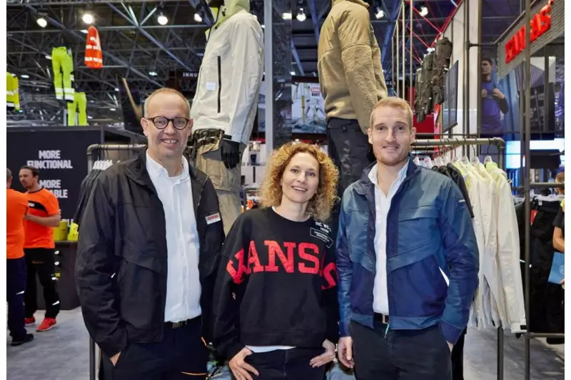 Thomas Schwartz (r.), Managing Director Kansas, präsentierte zusammen mit Kim Hansen (l.), Sales Director Kansas Deutschland, und Lena Bay, Product Director Kansas, die drei neuen Kollektionen Kansas Evolve Industry und Craftsmen und Crafted.
