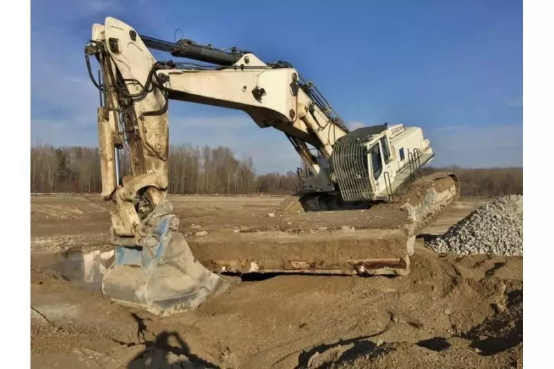 Der Liebherr 974 im schweren Einsatz.