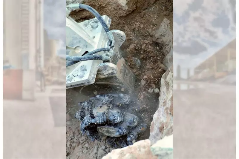 Vergleichsweise kompakt, leicht und stark. Durch die kurze Bauweise sind die neuen Querschneidkopffräsen der Serie KRD ideal geeignet für Longfront-Bagger beim Abbruch oder beim Abteufen von Schächten. Sie sind für Trägergeräte von 20 bis 40 t Einsatzgewicht verfügbar.