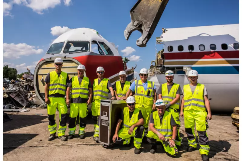 Bereits seit einer Woche in brütender Hitze vor Ort, um den Rückbau der Airbusse vorzubereiten.