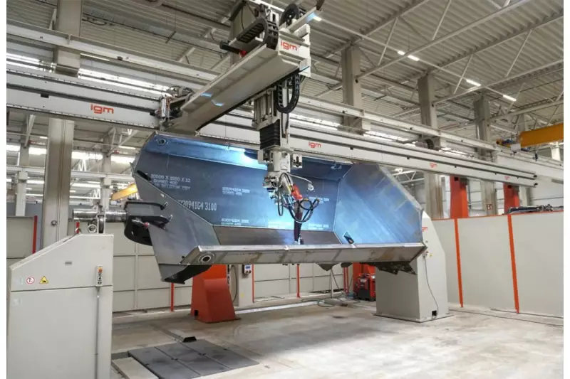 Seit 2003 ist die europäische Fahrzeugmontage von Bell Equipment in Eisenach beheimatet. Heute werden auch die Mulden in Deutschland gefertigt.