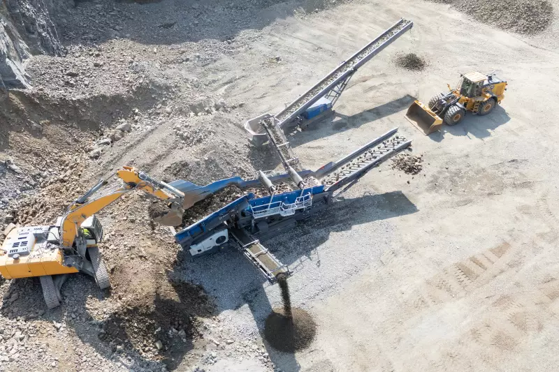 Marktpremiere: Mit der MOBISCREEN MSS 1102 PRO erweitert Kleemann sein Portfolio an mobilen Grobstücksiebanlagen oberhalb der etablierten MOBISCREEN MSS 802 EVO.