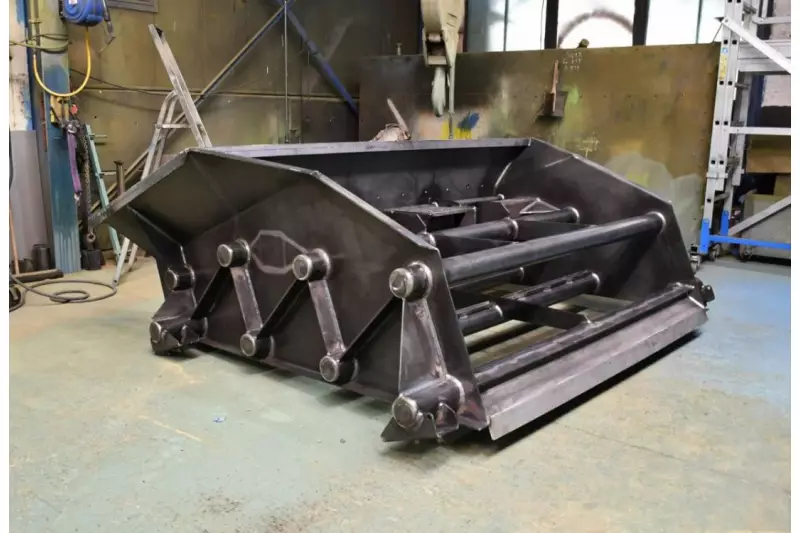 Das Herzstück. Im Siebkasten stecken unterschiedliche Spezialstähle, viele Meter exzellenter Schweißnaht und das Know-how der Siebprofis.