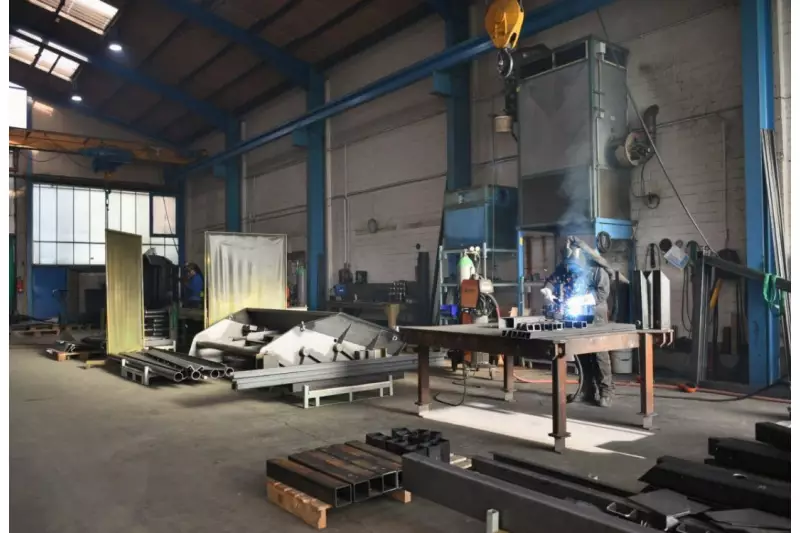 Solides Handwerk. Klöckner fertigt in Borken Siebmaschinen für Kunden weltweit. Die Einsatzgebiete der vielseitigen Anlagen reichen von Mutterboden, Oberboden, Kompost und Humus über Bauschutt und Hüttensand bis hin zu Metallen wie Aluminium oder Schrott.