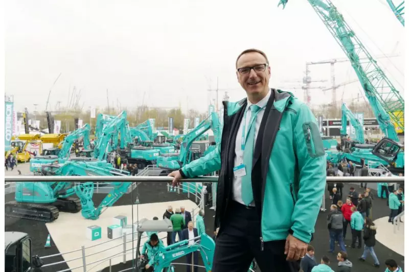 „Die weißen Flecken auf der Kobelco-Landkarte schmelzen auch in Deutschland rasch dahin“, sagt Hanns Markus Renz, Business Manager D-A-CH Kobelco, und ist begeistert über das große Kundeninteresse und die hervorragenden Verkaufszahlen auf der bauma. 