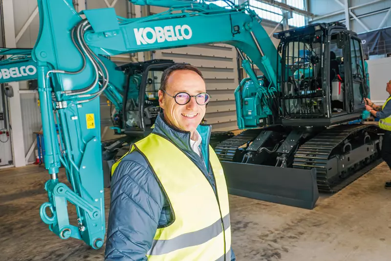 Beim Pressetag in Lelystad wurden die Marktposition, Entwicklung und Vertriebsstrategie von Kobelco in Europa thematisiert. Hanns Markus Renz, Business Director DACH, betonte die japanische Qualität, die technologischen Innovationen und die deutlich ausgebaute Händlerstruktur von Kobelco in Deutschland. Quelle: Treffpunkt.Bau