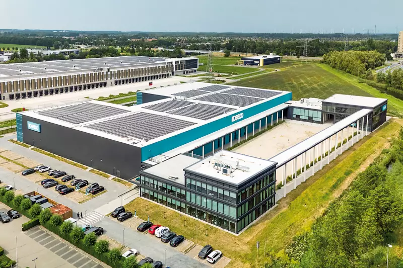 Der 30.000 m² große Standort in Lelystad markiert eine neue Ära im Europageschäft von Kobelco. Die Kundennähe und der Support werden durch die moderne Infrastruktur und ein Ersatzteillager mit 12.000 m² auf ein neues Level gehoben. Quelle: Kobelco