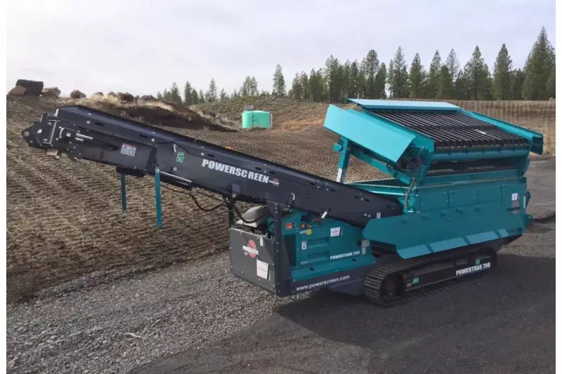 Der Powerscreen Powertrak 750 mit einer maximalen Durchsatzleistung
von 600 t/h.