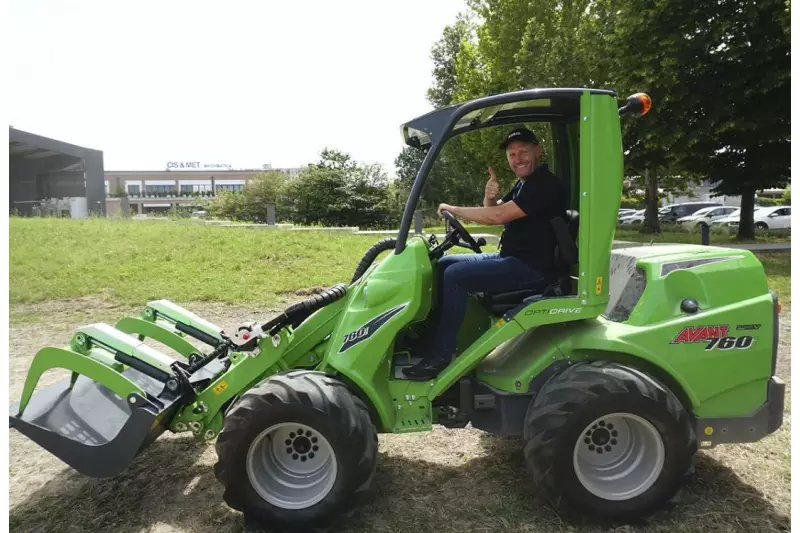 Viele Avant-Geräte sind mit Kohler-Motoren ausgestattet. Avant schätzt insbesondere die flexible Einbaumöglichkeit der Aggregate. Dadurch können regionale Unterschiede wie zum Beispiel Abgasnachbehandlung am Fließband einheitlich verbaut werden. Quelle: Treffpunkt.Bau